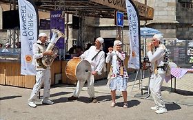 FOURMOFOLIES A AMBERT (63)