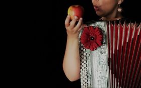 Spectacle Chansons gourmandes
Conteuse, Chanteuse, Accordéoniste
Merlenchanteuse - Isère
