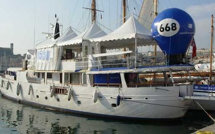 Photo de SAILING STREAM Location de Bateau à Antibes St Tropez Côte d' Azur