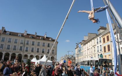 Photo de Cie Volteface - Spectacle de Cirque - Animation de Rue - LA ROCHELLE