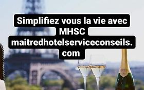 Photo de  Maitre d'hôtel à domicile et Barman Paris Île-de-France
