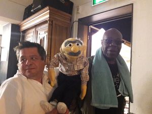 julien rouge ventriloque avec manu dibango dans l'herault
