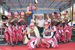 Lolipop danseuses professionnelles moulin rouge salon exposition automobile vintage moulin rouge remise prix protocole 