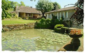 Photo de Moulin notre Dame - CHAMBRES D HÖTES - ST GENES DE CASTILLON