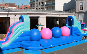 Photo de Weeloc City : Plage en ville et structures gonflables