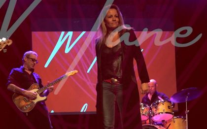 Photo de Caroline Mane-Animations-Chanteuse-Officiante laïque-Paris-France