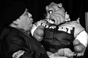fido le chien syndicaliste avec julien rouge ventriloque de l'hérault