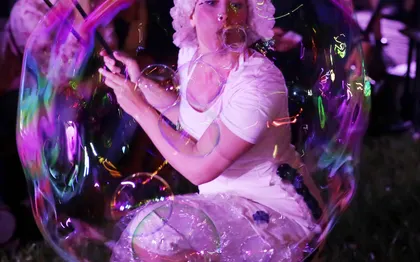 Photo de Spectacle de bulles de savon géantes - l'Envers du Monde - Toulouse