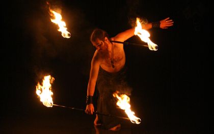 Photo de Philéas Khân - SPECTACLES DE FEU - FAKIRISME - DANSEUSES ORIENTALES