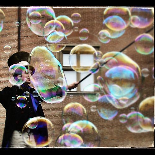 Spectacle de Bulles de Savon - le Savonnier Artiste Bulleur BORDEAUX 