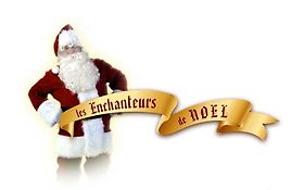 Photo de Les Enchanteurs de Noël - Spectacle Enfants - Animations médiévales - Animations de Rue - Echassiers - PARIS