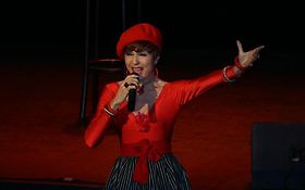 Photo de Julie land - Chanteuse de Variété française, Internationale et Musette - PARIS