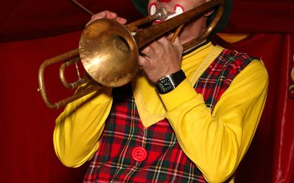 Photo de LES GONTELLIS - SPECTACLE DE CIRQUE - JONGLEUR - ACROBATE - PARIS - MARSEILLE