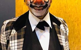 Oswaldo le clown 
Formée par l’école Annie FRATELLINI et ancien élève de l’école LECOQ. Oswaldo le clown joue actuellement avec Lyl LUNIK 
un spectacle musical de marionnettes intitulé TOTO ET MALOU . Création 