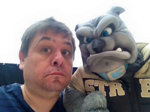 un petit selfie de julien rouge le ventriloque