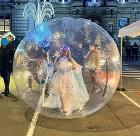 Maquilleuse enfants, Spectacle déambulation  bulle Géante lumineuse 