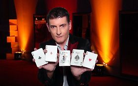 Photo de Magicien Close up et Mentalisme NIORT : Paul MAJIX