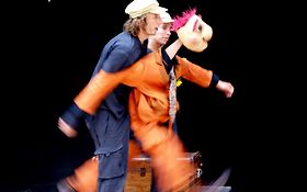 Photo de Compagnie Rue BARREE - Spectacle de Marionnettes à Taille Humaine - BORDEAUX - AQUITAINE