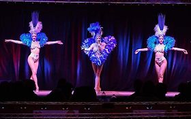 LES DOLLS à Broadway