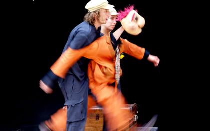 Photo de Compagnie Rue BARREE - Spectacle de Marionnettes à Taille Humaine - BORDEAUX - AQUITAINE
