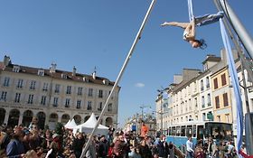 Photo de Cie Volteface - Spectacle de Cirque - Animation de Rue - LA ROCHELLE