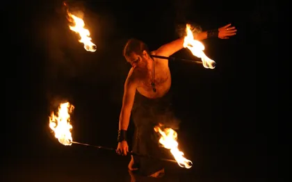 Photo de Philéas Khân - SPECTACLES DE FEU - FAKIRISME - DANSEUSES ORIENTALES