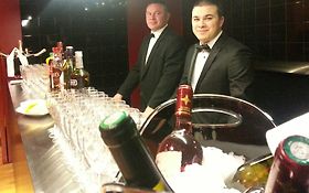 Photo de Serveur pour mariage,Extra Maître d'hôtel à domicile