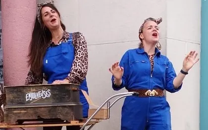 Photo de Les Enjoliveuses Spectacle, Chanteuses Orgue de Barbarie / PARIS IDF