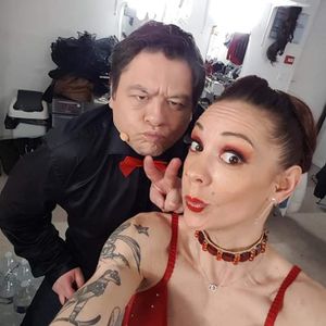 dans les loges de l'audacieux cabaret 