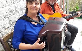 duo SUR LES QUAIS