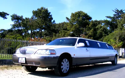 Photo de Location de limousine sur Bordeaux / Golden Wheel