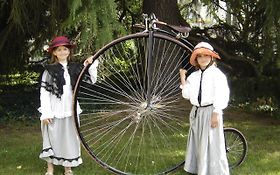 Photo de Vélocipèdes de 1900 Animation de Rue sur vélo et Exposition