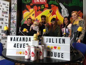 julien rouge ventriloque en radio 