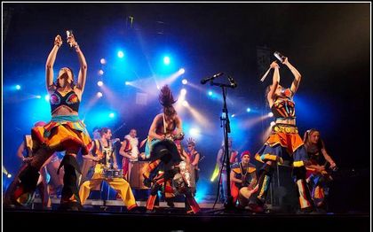 Photo de Touzazimart - Spectacle de Rue - Fanfare - Percussions - Rennes