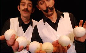 Photo de Compagnie Tout par Terre - Spectacle de Jongleurs - Angoulême