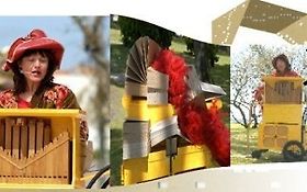 Photo de COLIBRI - Chanteuse avec Orgue de Barbarie  - SADIRAC