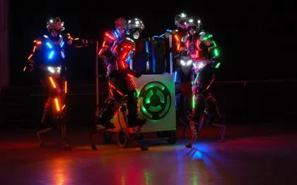 Photo de SPECTACLE DE RUE FUTURISTE - ANDROLUX - ROBOT SON ET LUMIERE - DEAMBULATOIRE - BORDEAUX