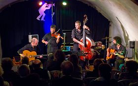 Photo de Orchestre de Jazz Manouche et Swing : La Zongorà Tours