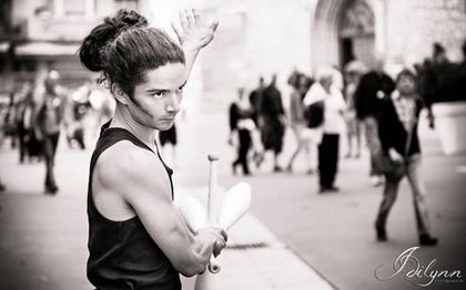 Photo de Diabolux Jongleur, artiste de rue cirque, cabaret à Annecy et Genève