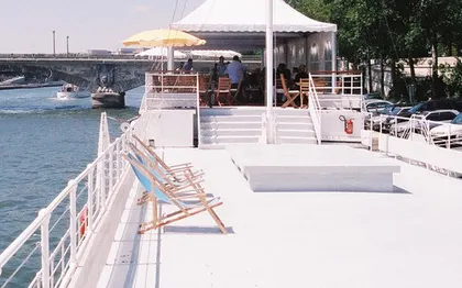 Photo de Planète sur seine - Location de péniche pour réception