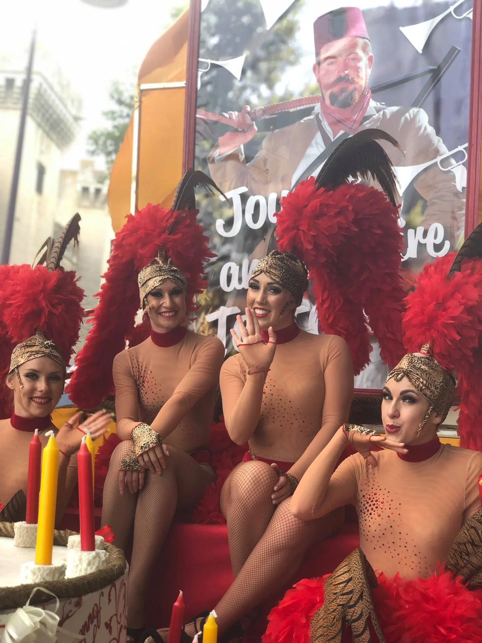 Lolipop spectacle de rue corso carnaval plumes cabaret déambulation Event show 
