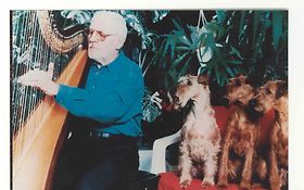 Photo de HARPISTE du VAL DE MARNE Francis PIERRE - GOLDEN HARP