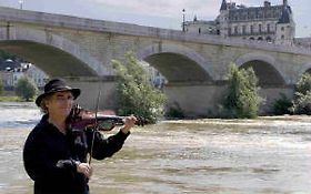 Photo de VIOLONISTE  Lucas Amor - Musique du Monde - Indre et Loire