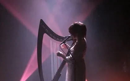 Photo de LeenA, harpe celtique, musique irlandaise, Paris