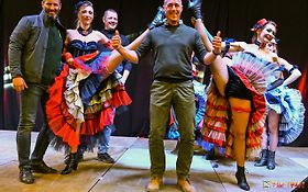 PHOTOS CANCAN AVEC LE PUBLIC