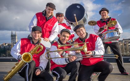Photo de Compagnie Béléza /  Fanfares - Echassiers Paris Nantes Angers  