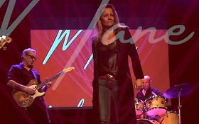 Photo de Caroline Mane-Animations-Chanteuse-Officiante laïque-Paris-France