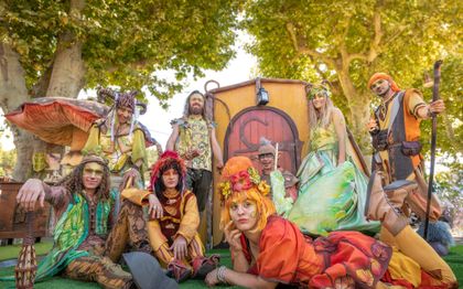 Photo de Cie Ratafia Théâtre-Spectacle de Rue-Déambulation-Parade-Marionnettes