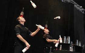 Photo de STARCRUISE FLAIR BARTENDER BARMAN JONGLEUR - ESSONNE ILE DE FRANCE