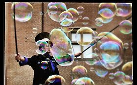 Photo de Spectacle de Bulles de Savon - le Savonnier Artiste Bulleur BORDEAUX 
